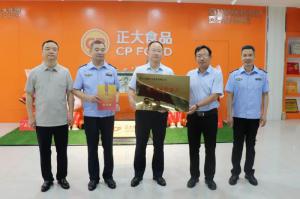 市文明辦、市市場(chǎng)監(jiān)管局聯(lián)合為我公司文明誠信經(jīng)營(yíng)授牌